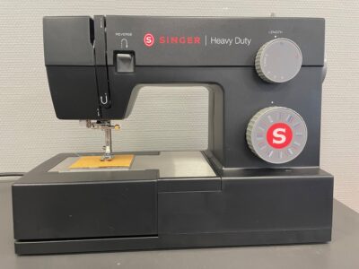 Singer Heavy Duty Black Edition